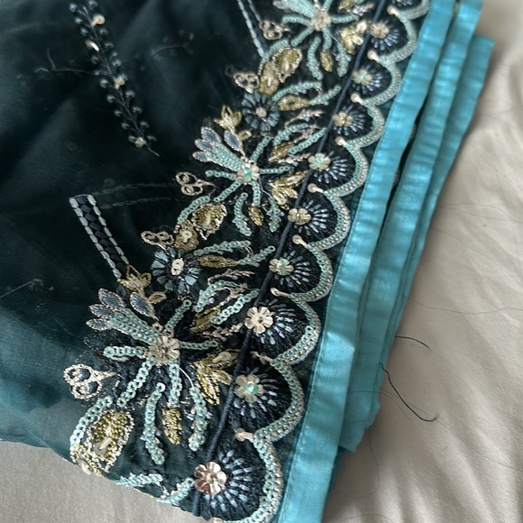 Fancy Pakistani 3pc Suit Shalwar kameez - Picture 3 of 11